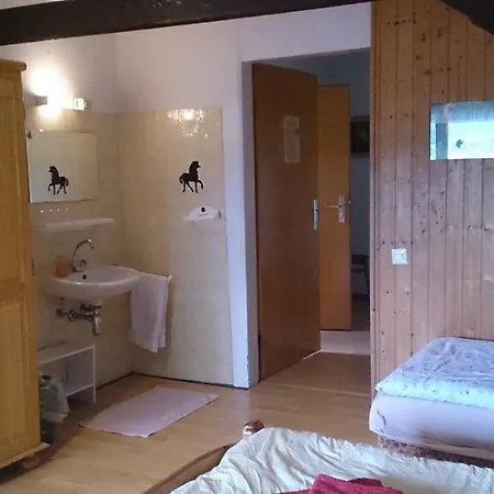 Gaestehaus Burgwald-trekking Pensjonat Mittelsimtshausen